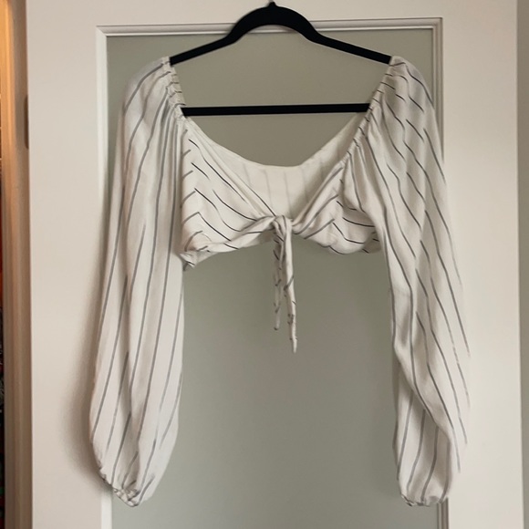Tops - White pinstripe balloon sleeve tie front crop top. Size large.